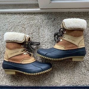 Never worn! Tommy Hilfiger Women’s Winter Boots Size 5